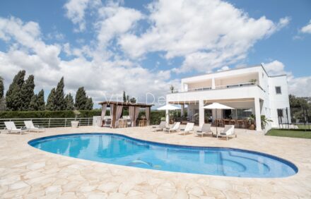Casa Reyet